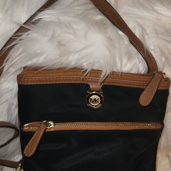 Micheal Kors Purse - Picture 1 of 3
